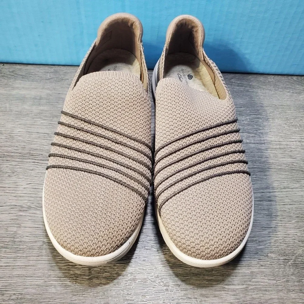 Clarks Cloudsteppers Shoes Womens Size 7.5 Beige Slip On Comfort Cushion Soft‎